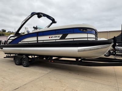 BOATZON | Bennington M Swingback 26 MSB 2025