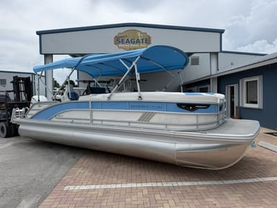 BOATZON | Bennington M Swingback 26 MSB 2025