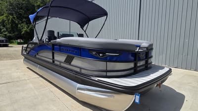 BOATZON | Bennington M22 Swingback 2027