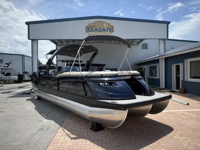 BOATZON | Bennington Q Swingback 27 QSBAT2 2026