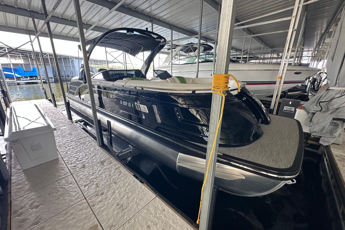 2022 Bennington QX 25 Quad Bench - Sold Boat