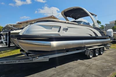 BOATZON | Bennington QX 27 QXSBWA X2 Swingback 2025