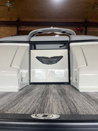 BOATZON | Bennington QX Quad Bench 25 QXFBWA 2026