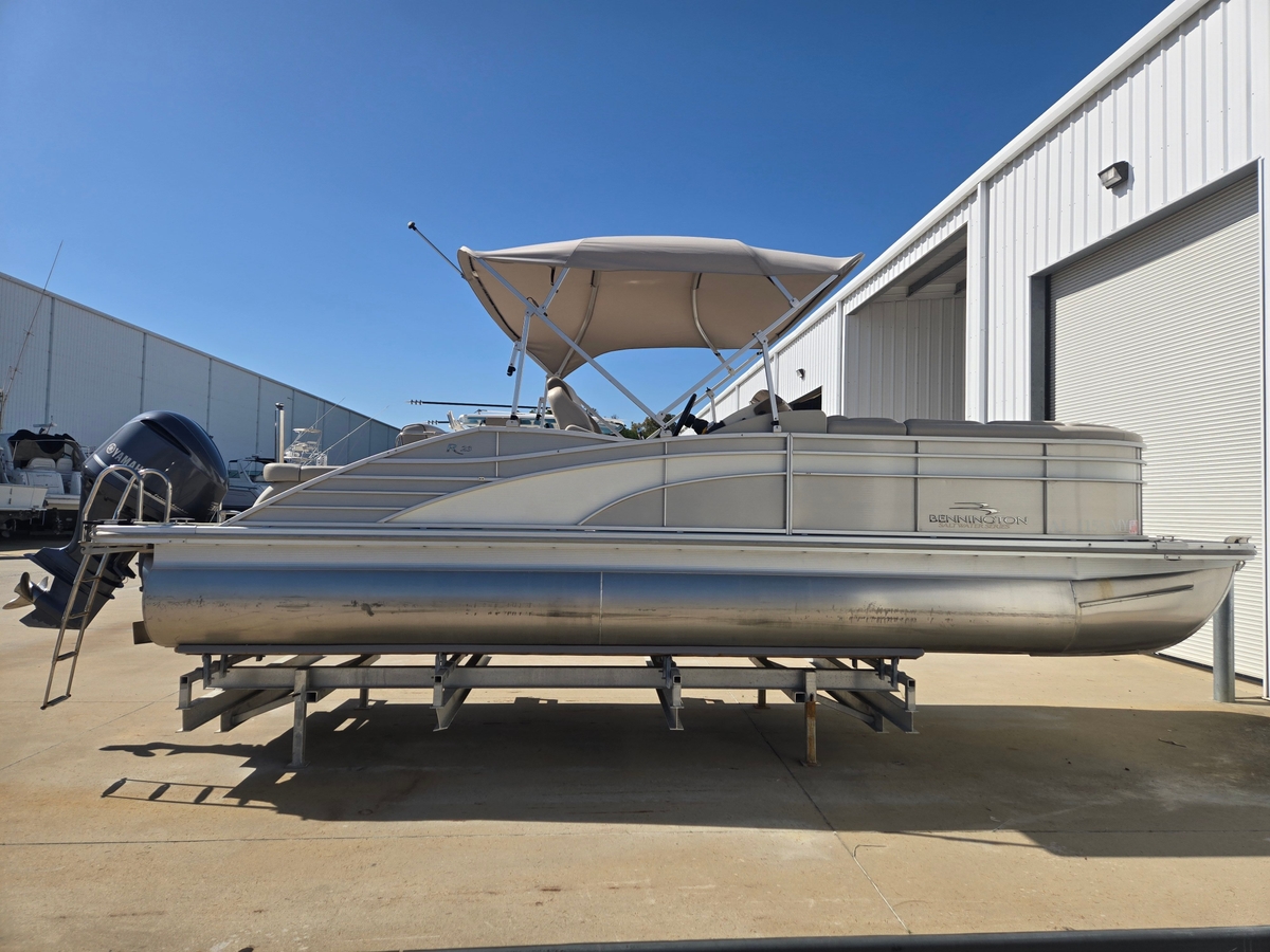 2017 Bennington R23 - Sold Boat