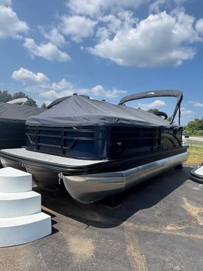 BOATZON | Bennington S1 22 SSR SPS BLACKOUT LUXE InFloor Storage 2026