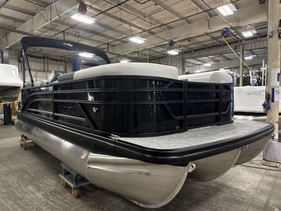 BOATZON | Bennington S1 22 SSR SPS BLACKOUT LUXE InFloor Storage 2026