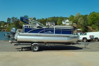 BOATZON | Bennington SV 188 SLV 8 Narrow Beam 2020