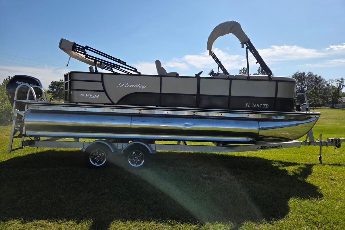 2022 Bentley Pontoons 220 Fish N Cruise - Sold Boat