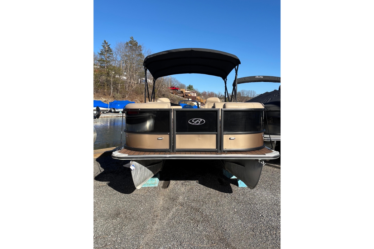 2023 Bentley Pontoons 220 navigator - Sold Boat