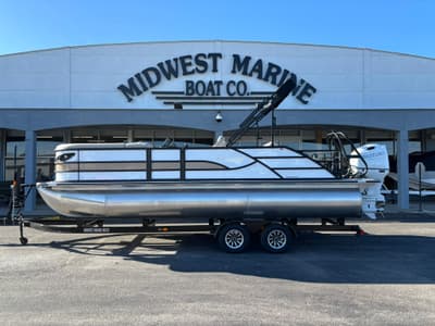 BOATZON | Bentley Pontoons 223 Legacy Swingback 2026