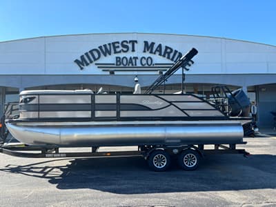 BOATZON | Bentley Pontoons 223 Legacy Swingback 2027