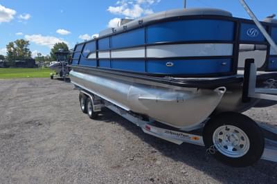 BOATZON | Bentley Pontoons 223 Swingback 2026