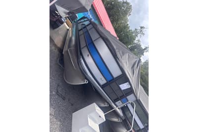 BOATZON | Bentley Pontoons 223 Swingback 2027