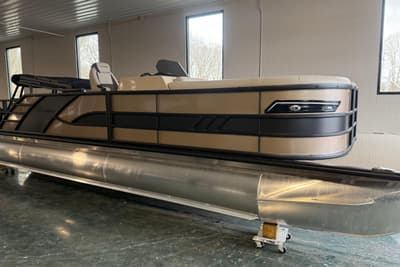 BOATZON | Bentley Pontoons 253 Elite Swingback Dual Capt EXT 2026