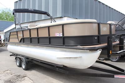 BOATZON | Bentley Pontoons Bentley 240 Swingback 2022
