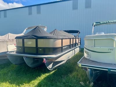 BOATZON | Bentley Pontoons Bentley Legacy 223 Swingback 2021