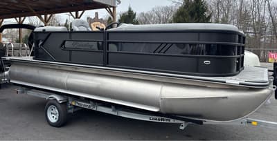 BOATZON | Bentley Pontoons Bolt 203 2026