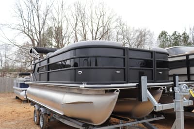 BOATZON | Bentley Pontoons Bolt 203 2026