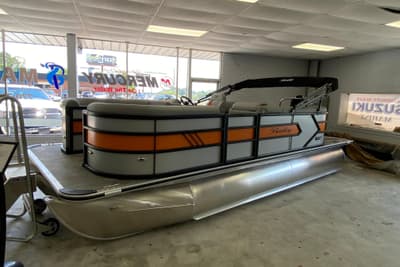 BOATZON | Bentley Pontoons Bolt 203 2026