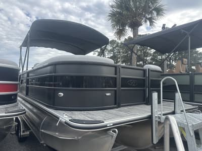 BOATZON | Bentley Pontoons Bolt 223 2026