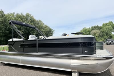 BOATZON | Bentley Pontoons Bolt 223 2027