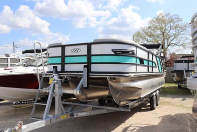 BOATZON | Bentley Pontoons Elite 223 Swingback Bench 2026