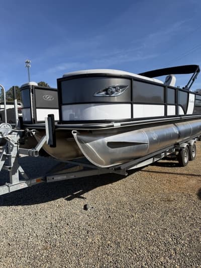 BOATZON | Bentley Pontoons Elite 223 Swingback Dual Capt 34 Tube 2025