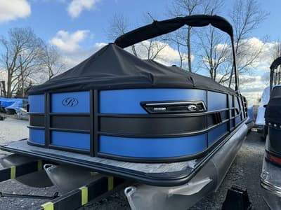 BOATZON | Bentley Pontoons Elite 223 Swingback Dual Captain Full Tube 2026