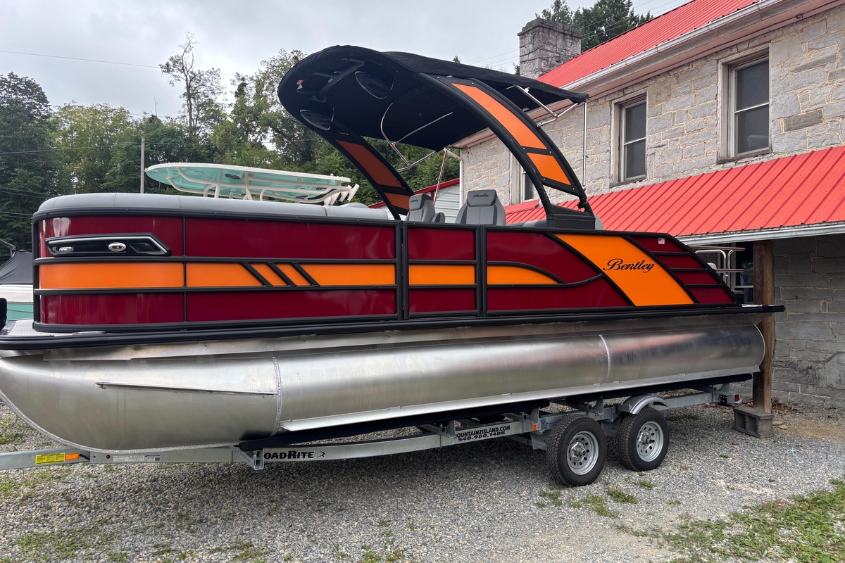2026 Bentley Pontoons Elite 223 Swingback Dual Captain with Wake Tower - Sold Boat