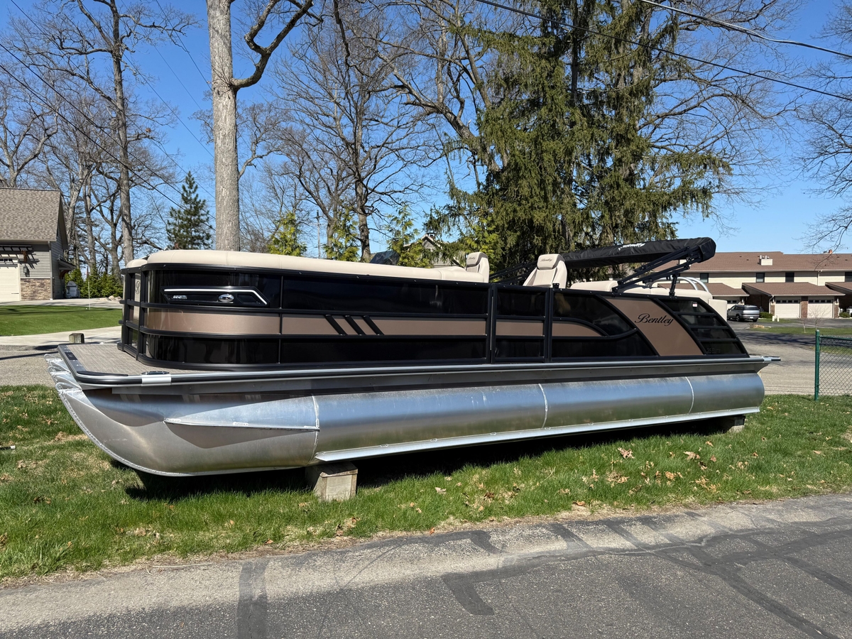 2025 Bentley Pontoons Elite 253 Admiral - Sold Boat