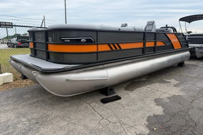 BOATZON | Bentley Pontoons Elite 253 Swingback 2026