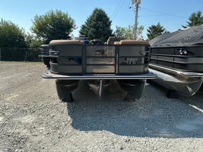 BOATZON | Bentley Pontoons Elite Admiral 223 XLP3 Chassis 2027