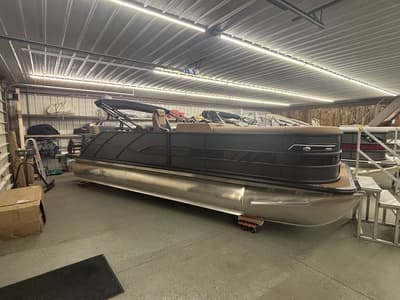 BOATZON | Bentley Pontoons Elite QSB 223 XLP3 Chassis 2027