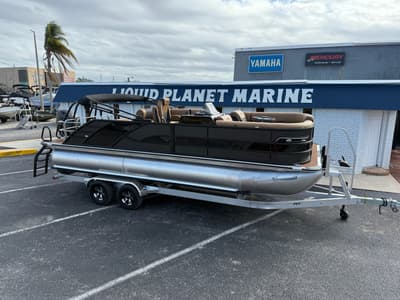 BOATZON | Bentley Pontoons Elite Swingback Bench 223 2026