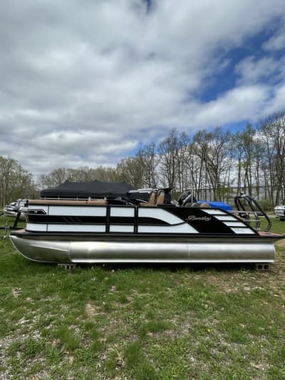 BOATZON | Bentley Pontoons Elite Swingback Bench 223 XLP3 2026