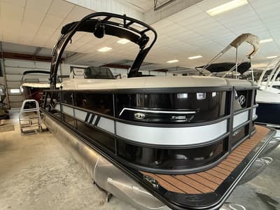BOATZON | Bentley Pontoons Elite Swingback Dual Captain 223 XLP3 2026