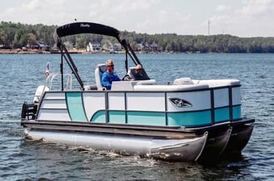 BOATZON | Bentley Pontoons Elite Swingback Dual Captains 223 2026