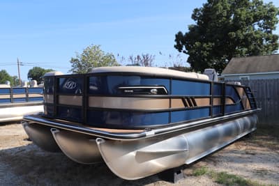 BOATZON | Bentley Pontoons Elite Swingback Dual Captains 223 2027
