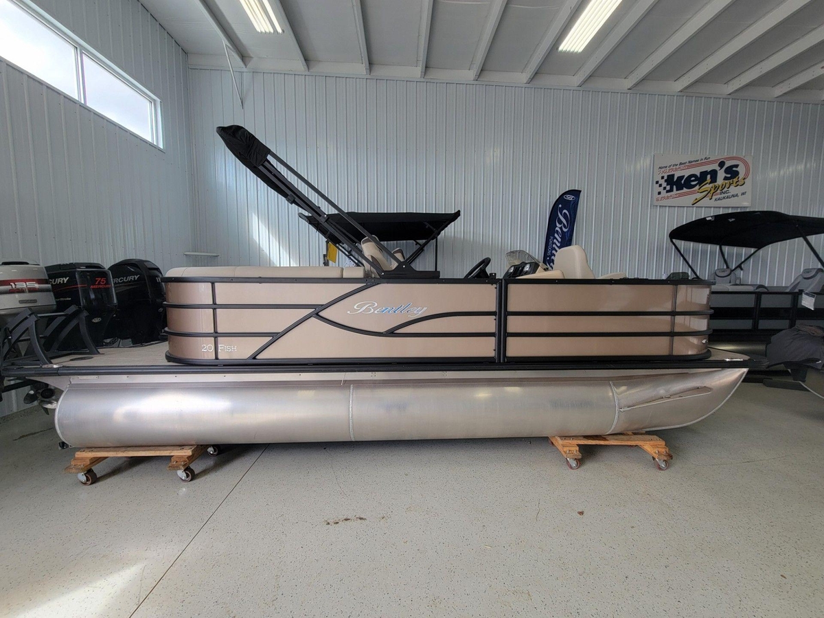 2025 Bentley Pontoons FISH 200 CW - Sold Boat