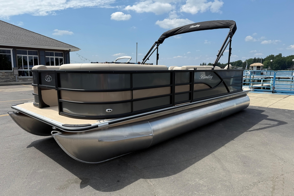 2026 Bentley Pontoons Fish 220 FishNCruise - Sold Boat
