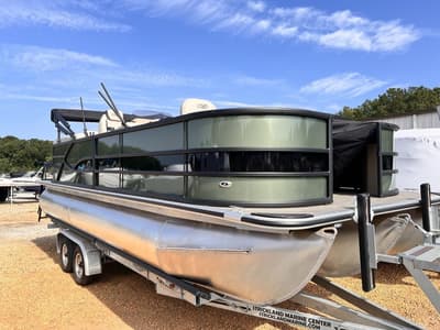 BOATZON | Bentley Pontoons Fish 223 Center WalkThru 34 Tube 2026