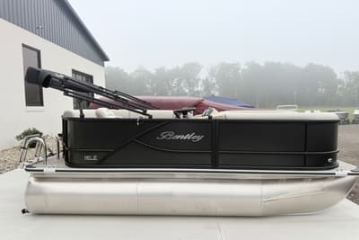 BOATZON | Bentley Pontoons LE 160 CR 2027