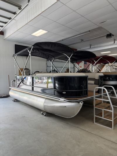BOATZON | Bentley Pontoons LE 3 Point 180 2026 BOATZON | Bentley Pontoons LE 3 Point 180 2026