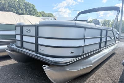 BOATZON | Bentley Pontoons Legacy 200 Navigator 2027
