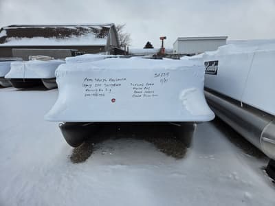 BOATZON | Bentley Pontoons Legacy 200 Swingback 2026