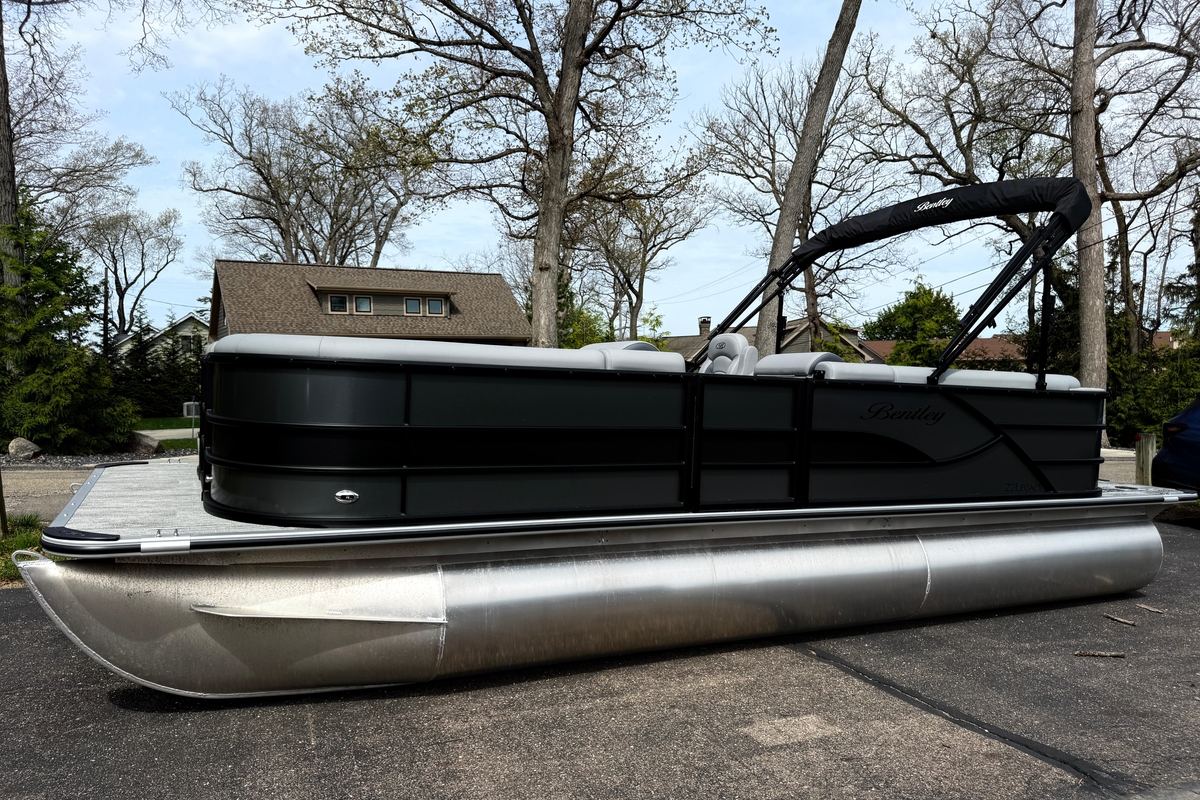 2026 Bentley Pontoons Legacy 220 Cruise XL - Sold Boat
