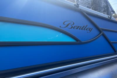 BOATZON | Bentley Pontoons Legacy 220 Cruise XL 2026
