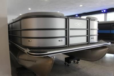 BOATZON | Bentley Pontoons Legacy 220 Navigator 2026