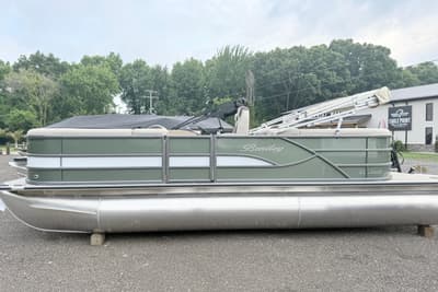 BOATZON | Bentley Pontoons Legacy 220 Navigator 2027