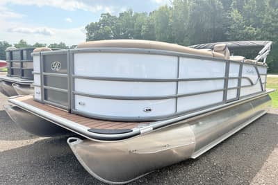 BOATZON | Bentley Pontoons Legacy 220 Navigator 2027